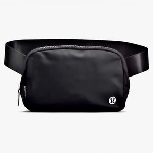 Lululemon Everywhere Belt Bag (black)